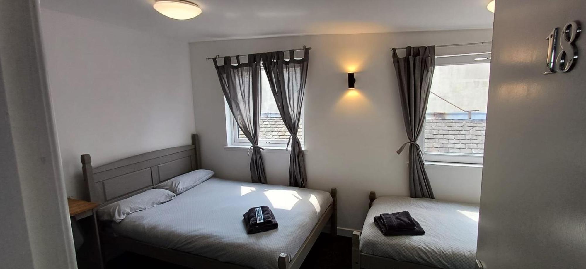 The Queens Hotel Cardenden Экстерьер фото