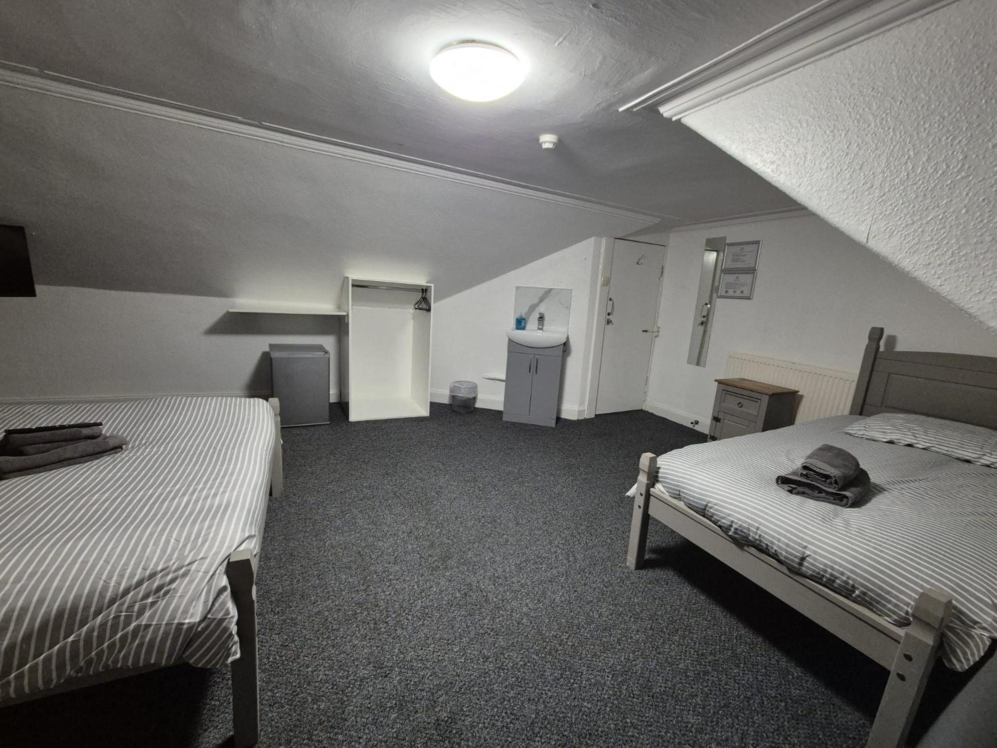 The Queens Hotel Cardenden Экстерьер фото