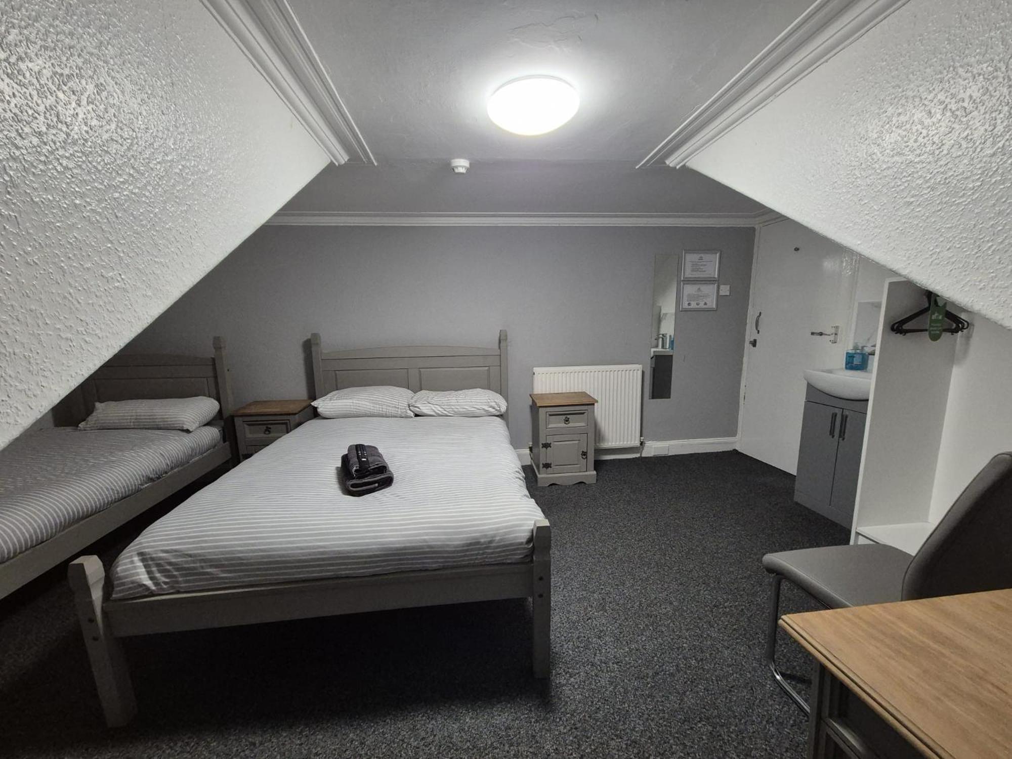 The Queens Hotel Cardenden Экстерьер фото