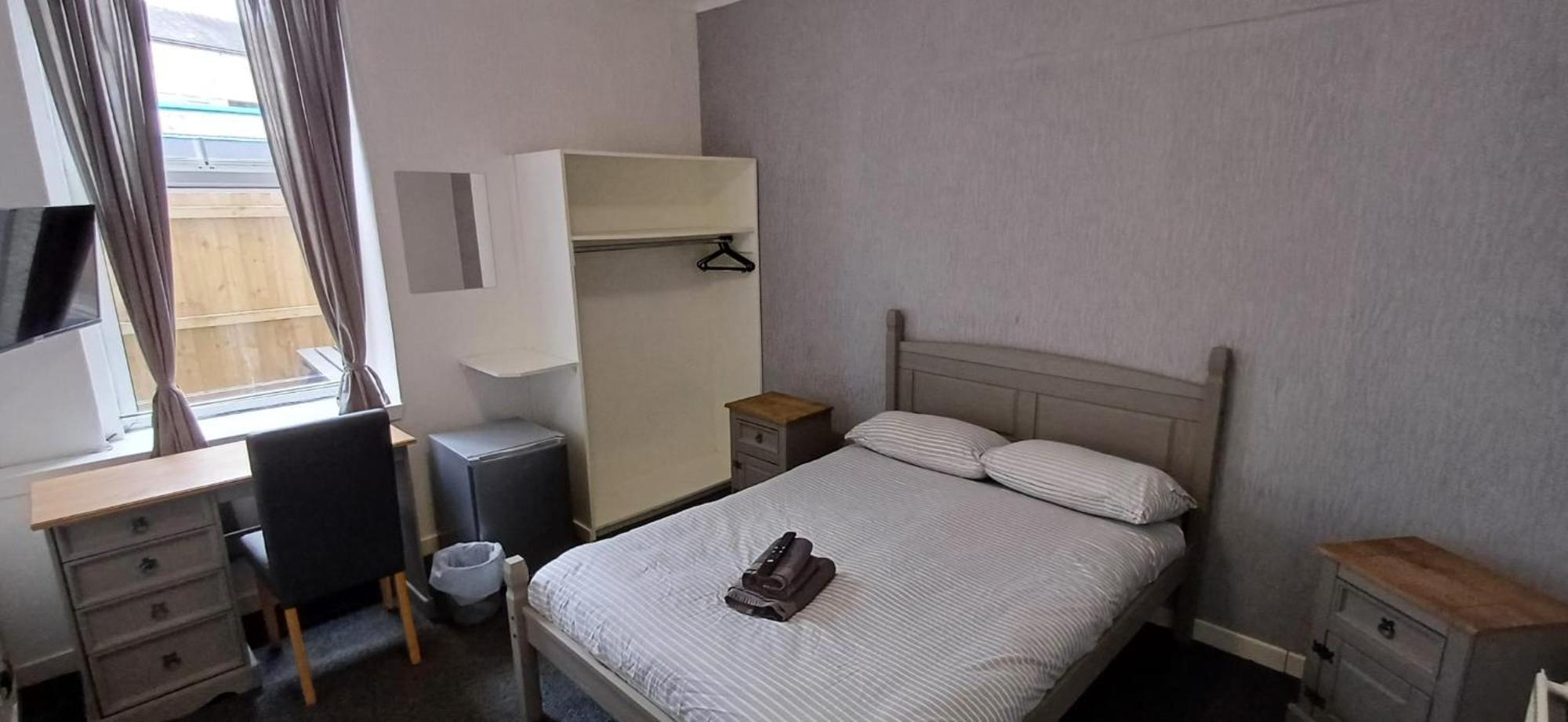 The Queens Hotel Cardenden Экстерьер фото
