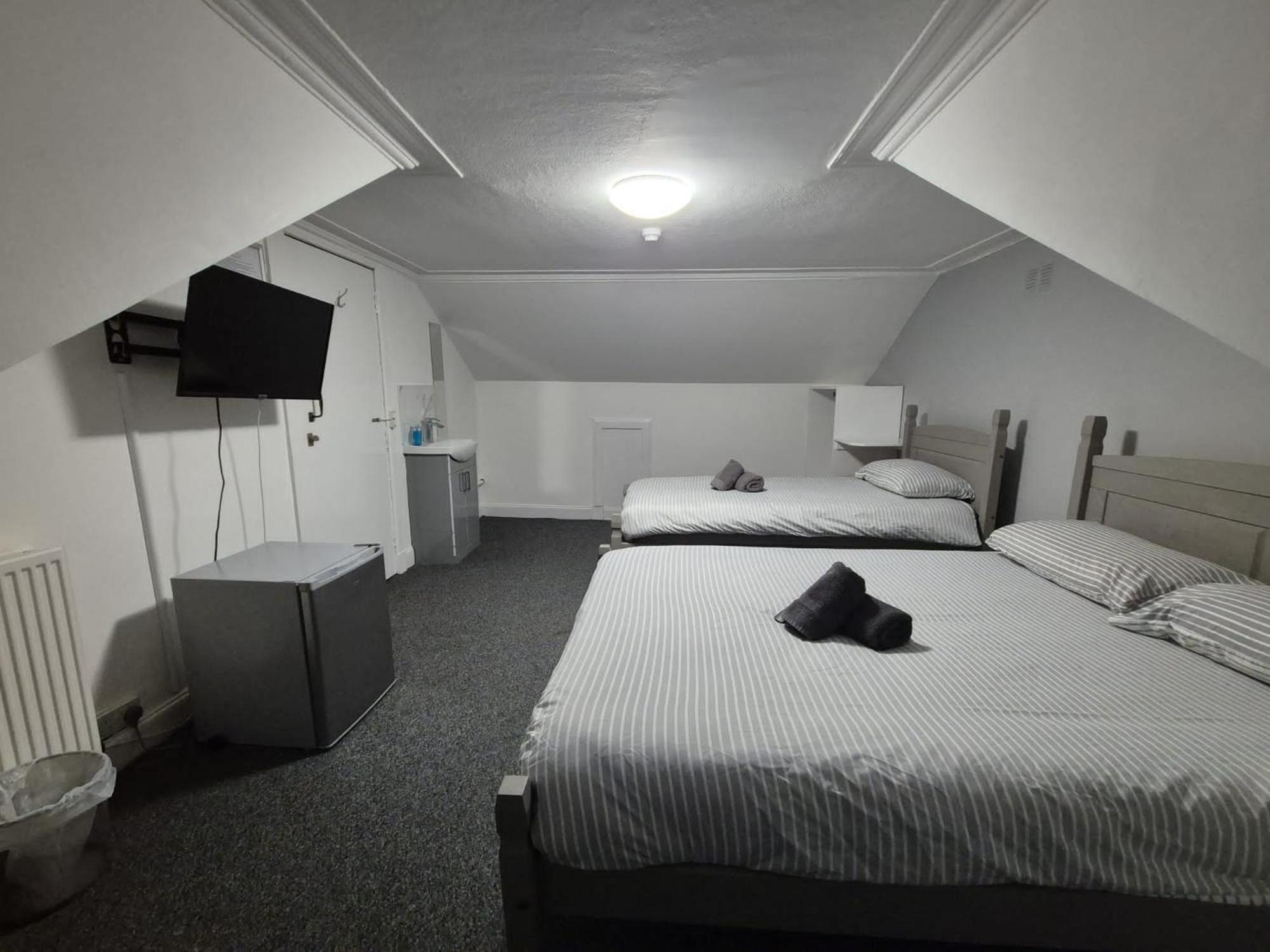 The Queens Hotel Cardenden Экстерьер фото