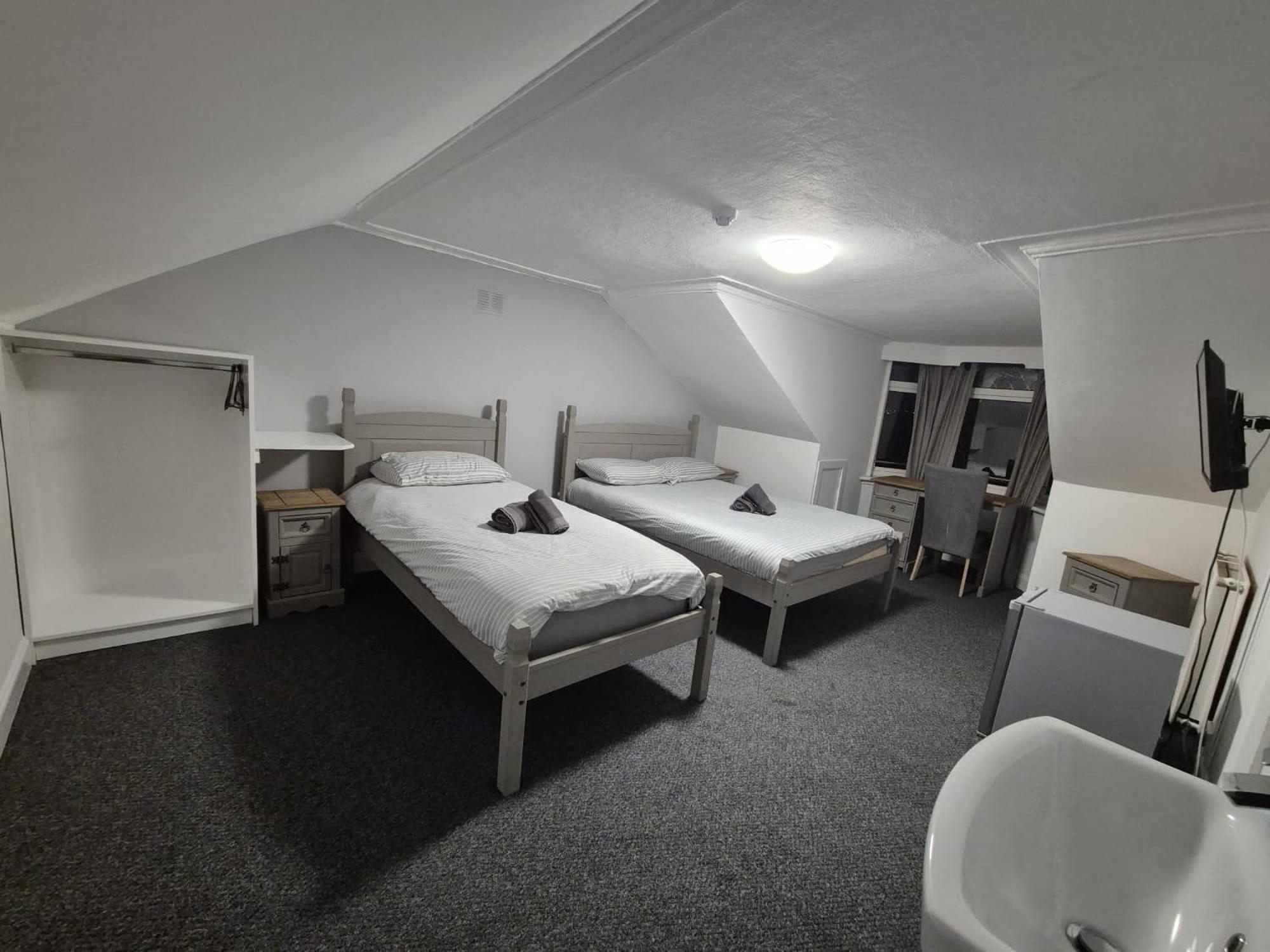 The Queens Hotel Cardenden Экстерьер фото