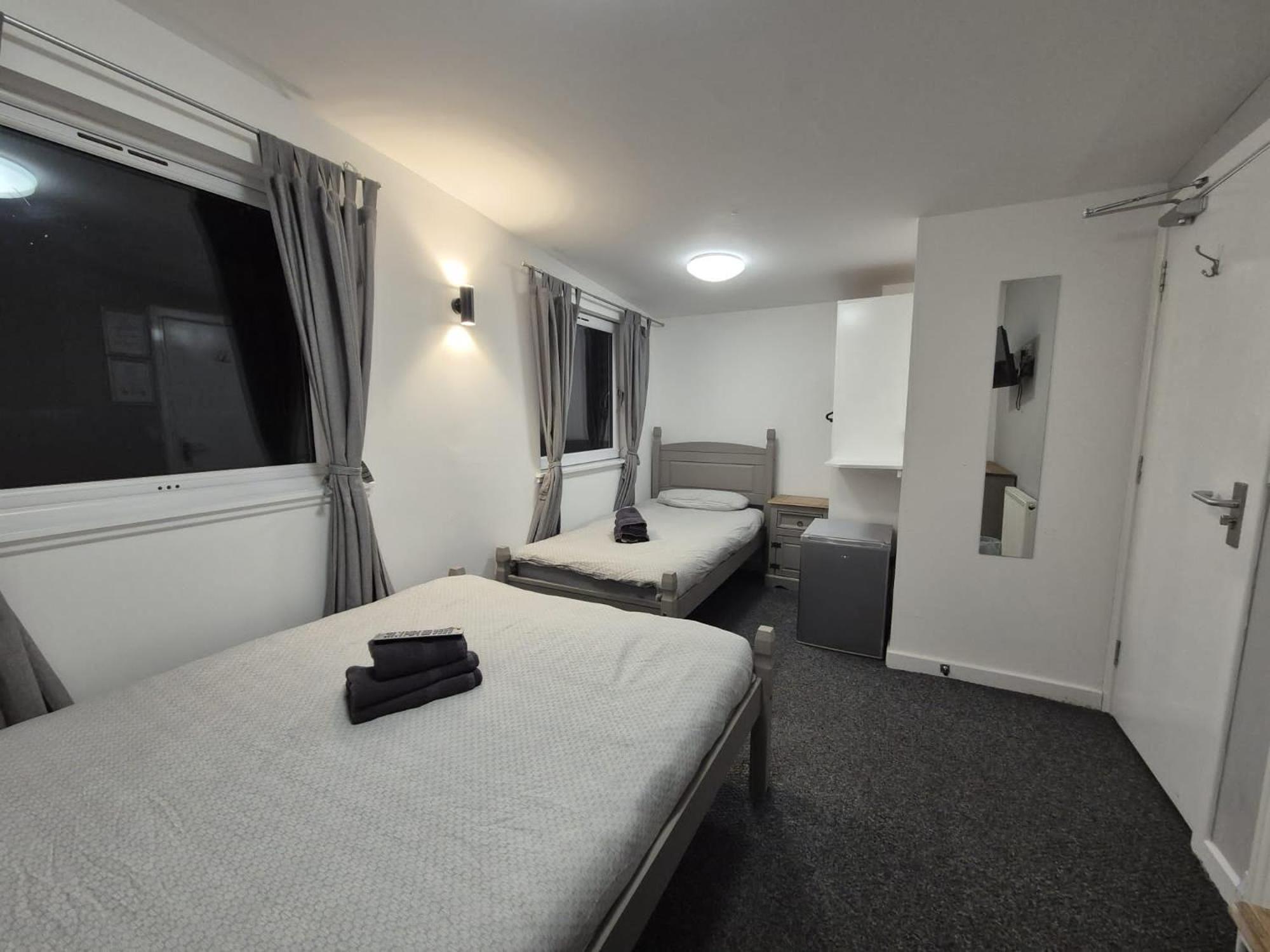 The Queens Hotel Cardenden Экстерьер фото