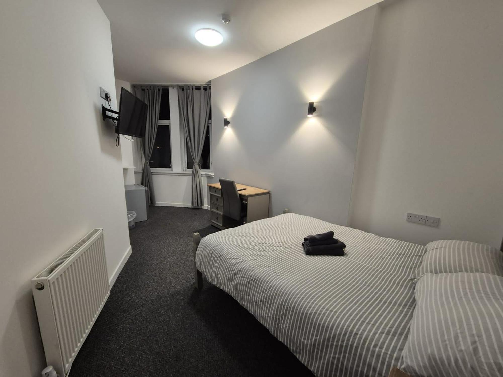 The Queens Hotel Cardenden Экстерьер фото