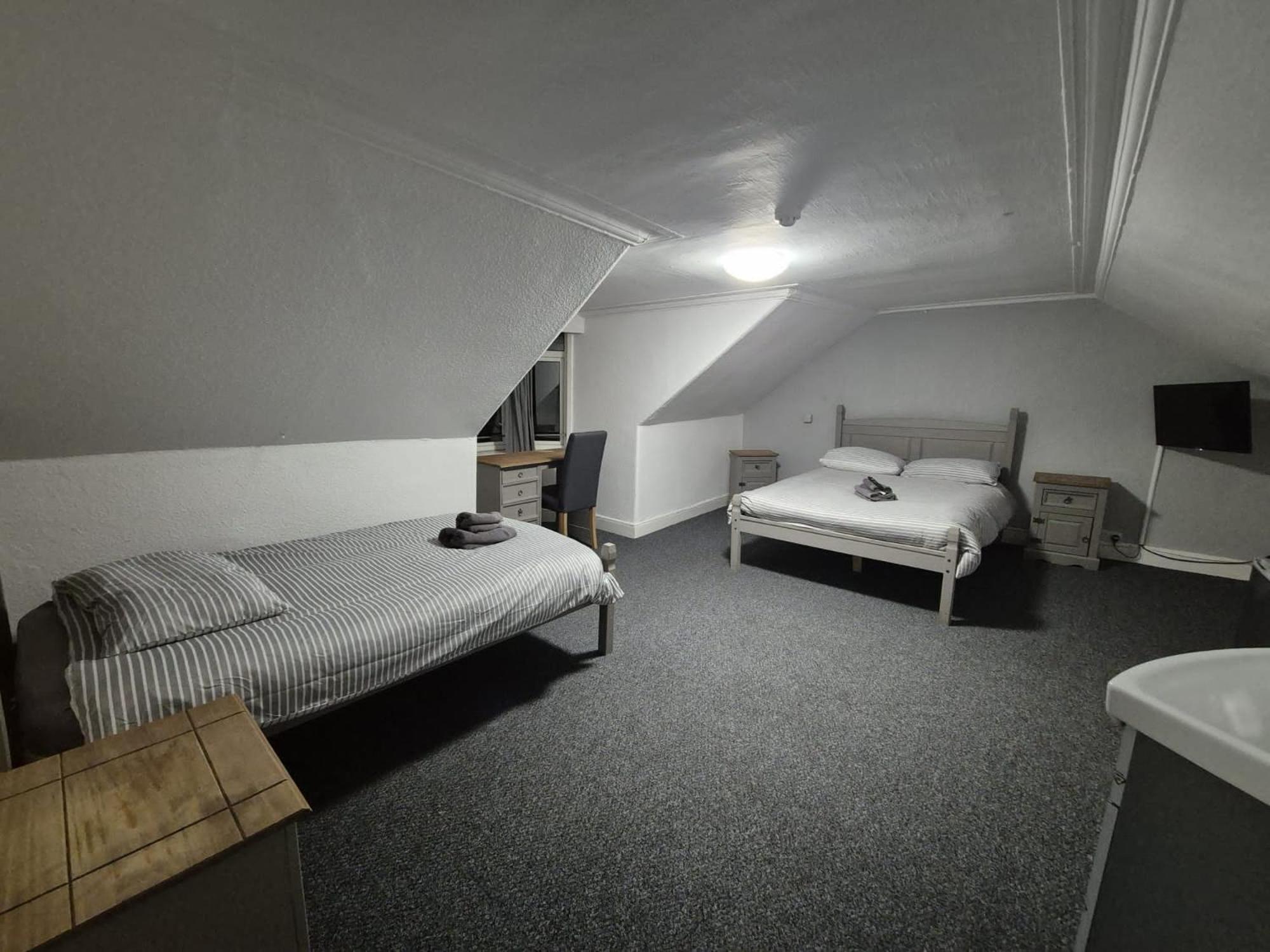 The Queens Hotel Cardenden Экстерьер фото