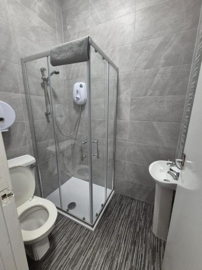 The Queens Hotel Cardenden Экстерьер фото