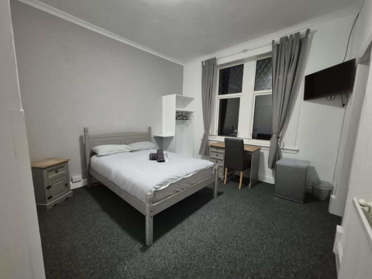 The Queens Hotel Cardenden Экстерьер фото
